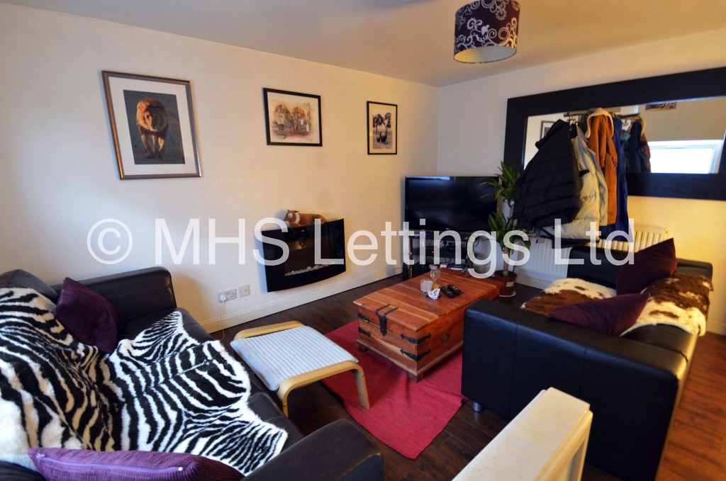 Photo of 3 Bedroom Mid Terraced House in 40 Harold View, Leeds, LS6 1PP
