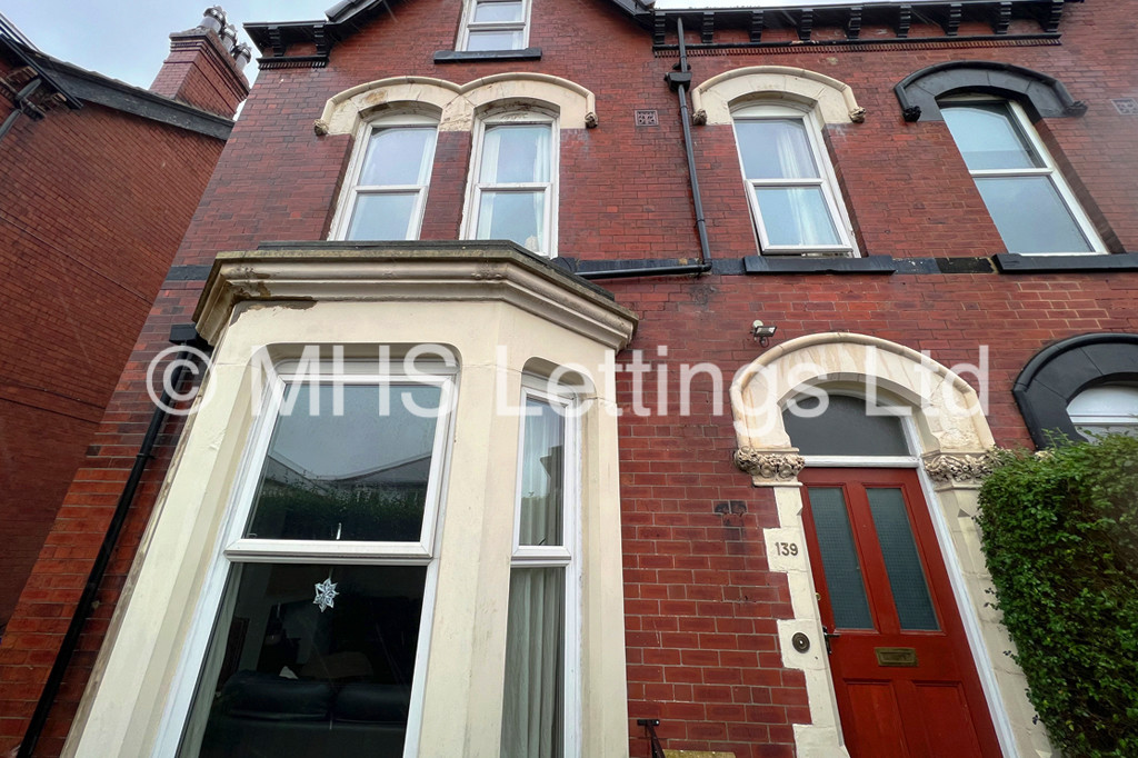 Photo of 7 Bedroom Mid Terraced House in 139 Brudenell Road, Leeds, LS6 1LS