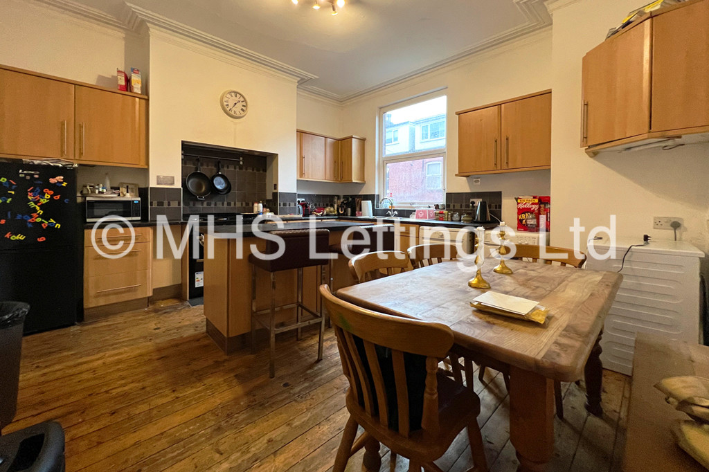 Photo of 7 Bedroom Mid Terraced House in 139 Brudenell Road, Leeds, LS6 1LS