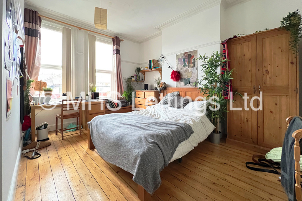 Photo of 7 Bedroom Mid Terraced House in 139 Brudenell Road, Leeds, LS6 1LS