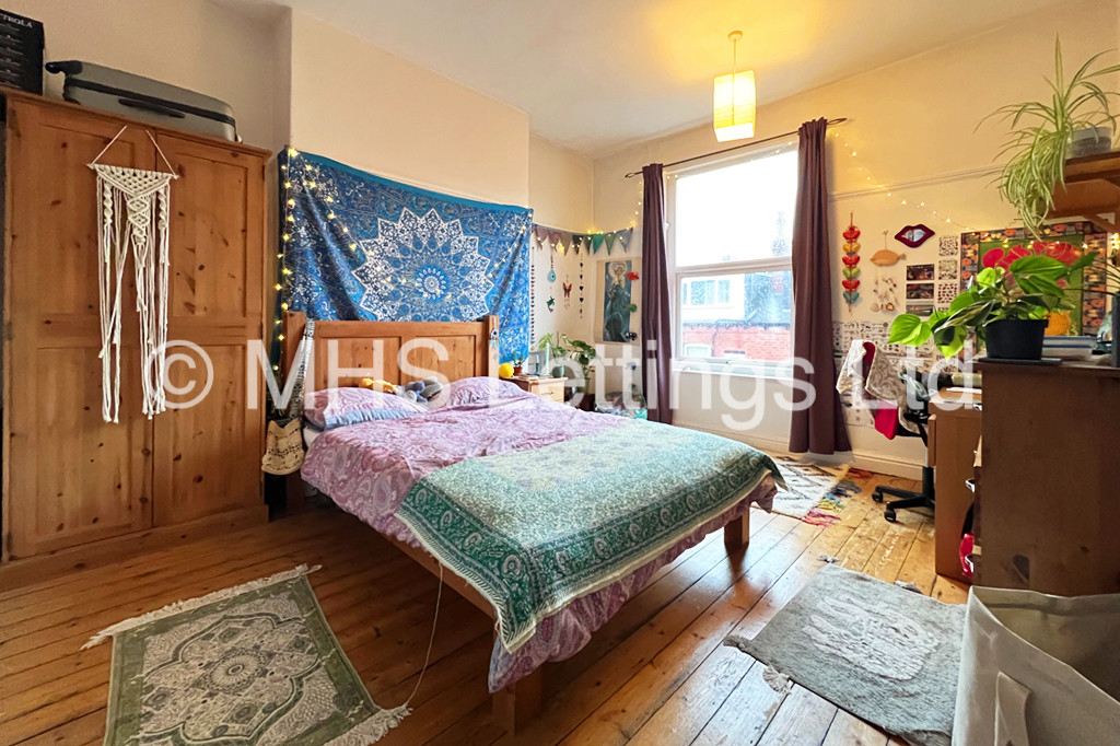 Photo of 7 Bedroom Mid Terraced House in 139 Brudenell Road, Leeds, LS6 1LS