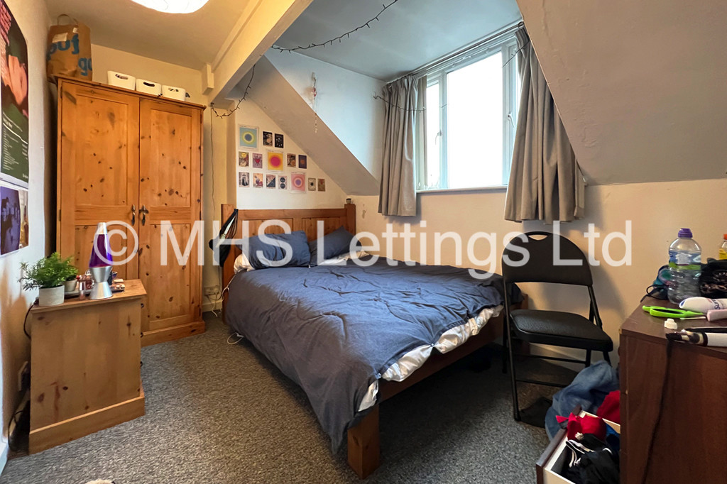 Photo of 7 Bedroom Mid Terraced House in 139 Brudenell Road, Leeds, LS6 1LS