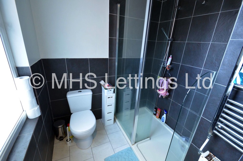Photo of 7 Bedroom Mid Terraced House in 139 Brudenell Road, Leeds, LS6 1LS
