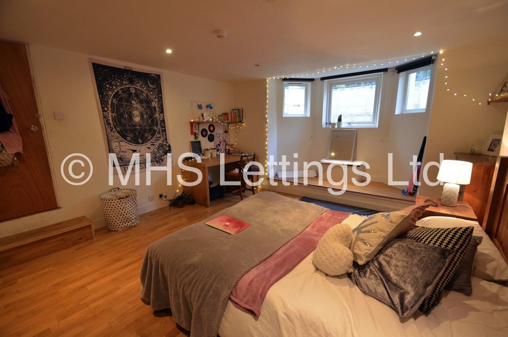 Photo of 7 Bedroom Mid Terraced House in 139 Brudenell Road, Leeds, LS6 1LS