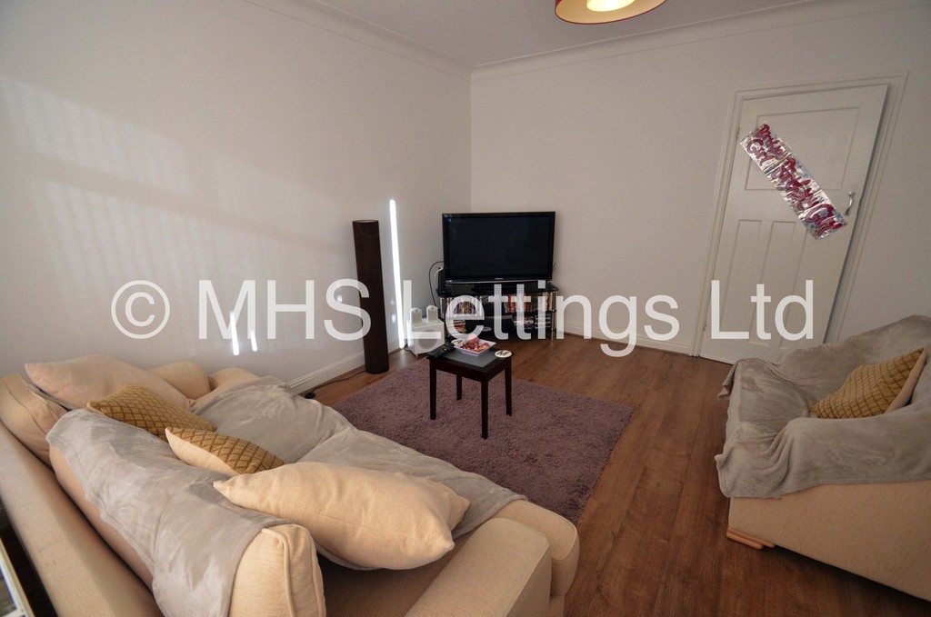 Photo of 2 Bedroom Mid Terraced House in 22 Park View Avenue, Leeds, LS4 2LH