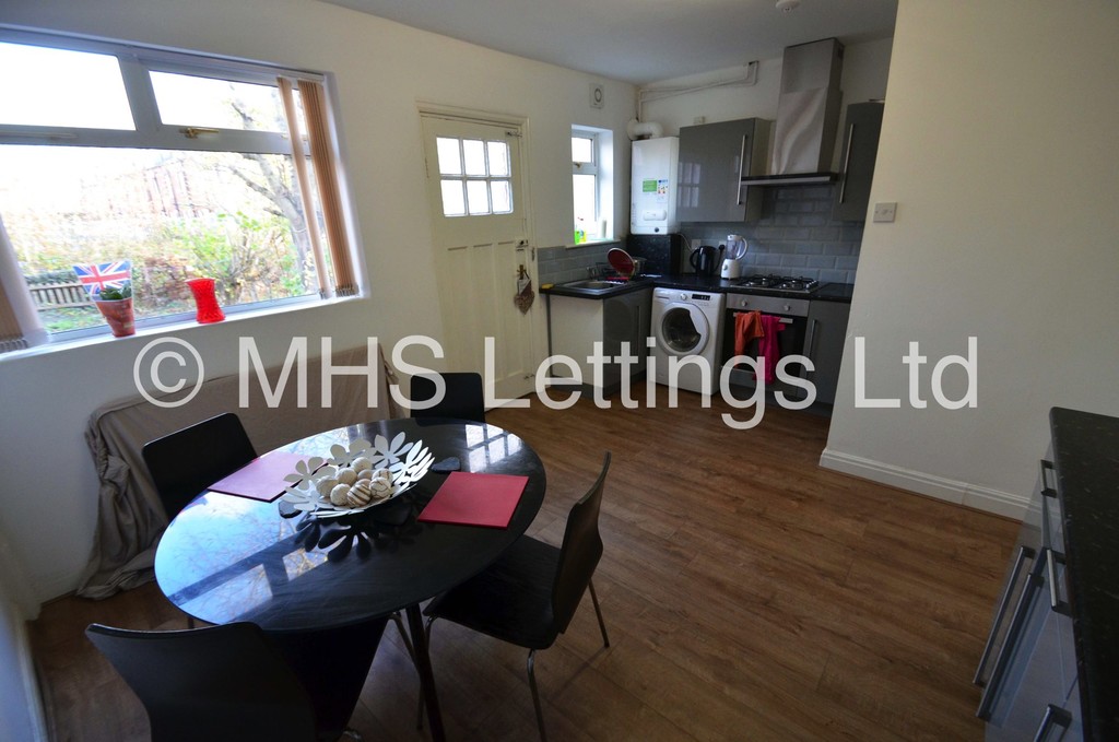 Photo of 2 Bedroom Mid Terraced House in 22 Park View Avenue, Leeds, LS4 2LH
