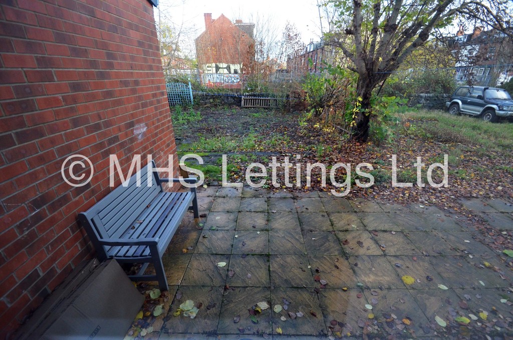 Photo of 2 Bedroom Mid Terraced House in 22 Park View Avenue, Leeds, LS4 2LH