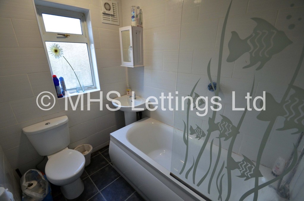 Photo of 2 Bedroom Mid Terraced House in 22 Park View Avenue, Leeds, LS4 2LH