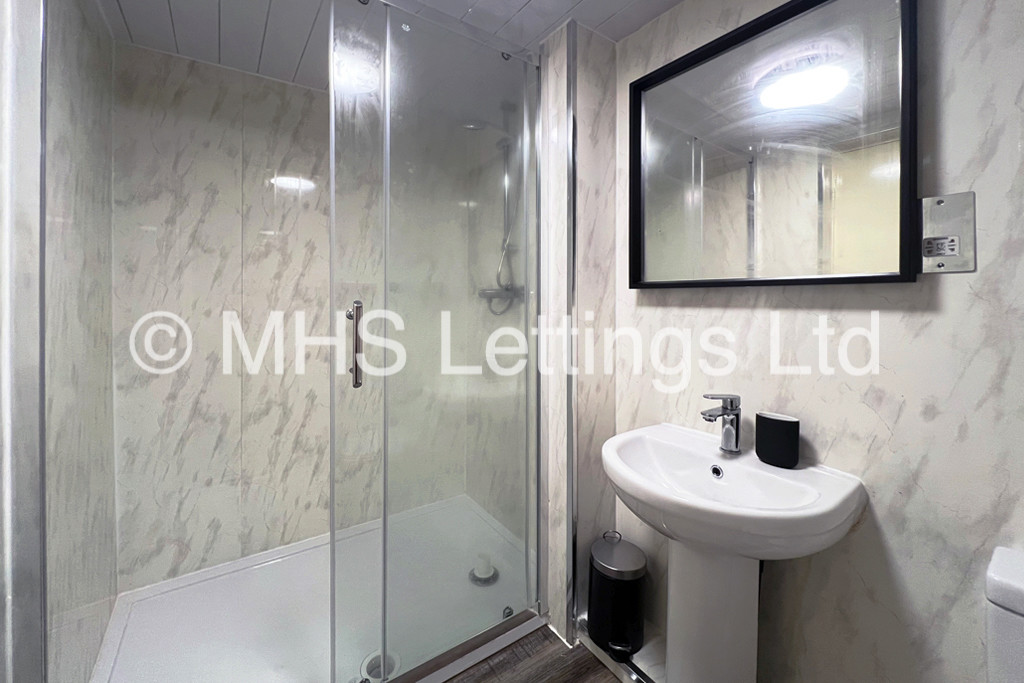 Photo of 2 Bedroom Flat in 1 Brookfield Place, Leeds, LS6 4EH