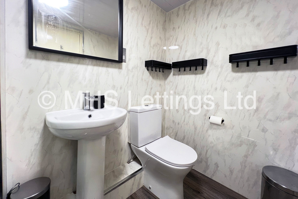 Photo of 2 Bedroom Flat in 1 Brookfield Place, Leeds, LS6 4EH