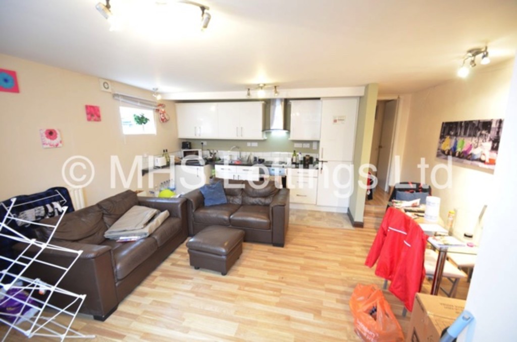 Photo of 2 Bedroom Ground Floor Flat in 1 Brookfield Place, Leeds, LS6 4EH