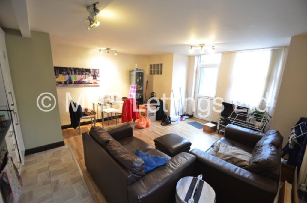 Photo of 2 Bedroom Ground Floor Flat in 1 Brookfield Place, Leeds, LS6 4EH
