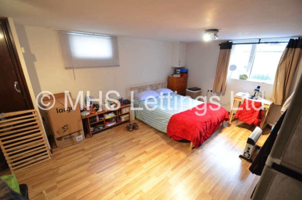 Photo of 2 Bedroom Ground Floor Flat in 1 Brookfield Place, Leeds, LS6 4EH