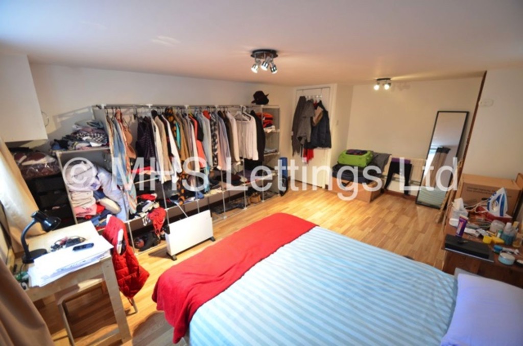 Photo of 2 Bedroom Ground Floor Flat in 1 Brookfield Place, Leeds, LS6 4EH