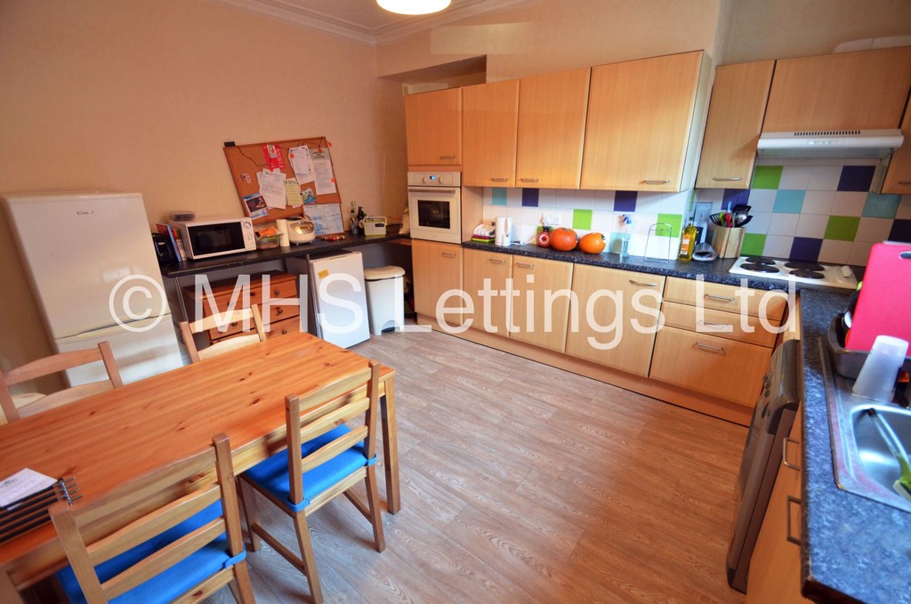Photo of 4 Bedroom End Terraced House in 12 Harold Walk, Leeds, LS6 1PS