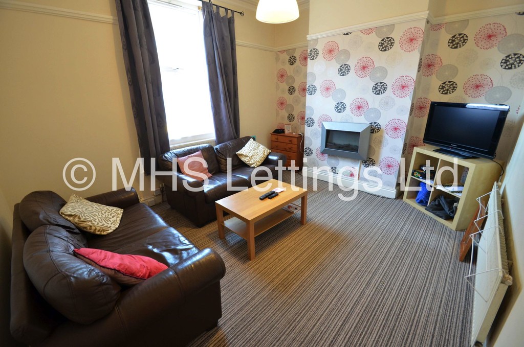 Photo of 4 Bedroom End Terraced House in 12 Harold Walk, Leeds, LS6 1PS