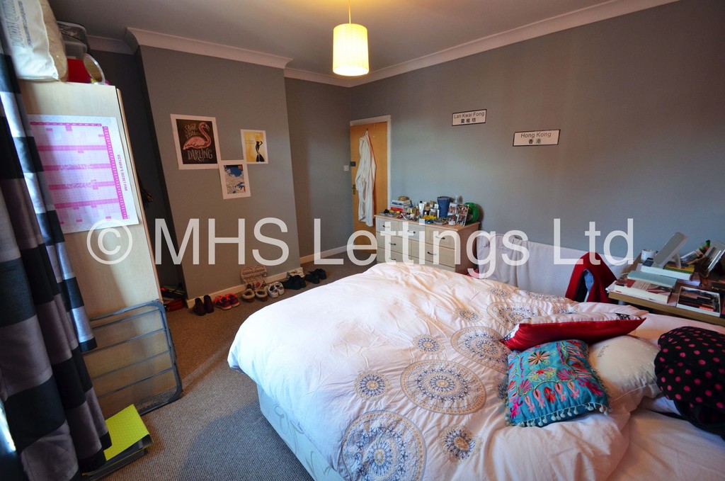 Photo of 4 Bedroom End Terraced House in 12 Harold Walk, Leeds, LS6 1PS