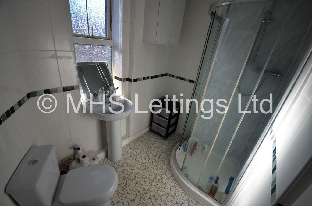 Photo of 4 Bedroom End Terraced House in 12 Harold Walk, Leeds, LS6 1PS