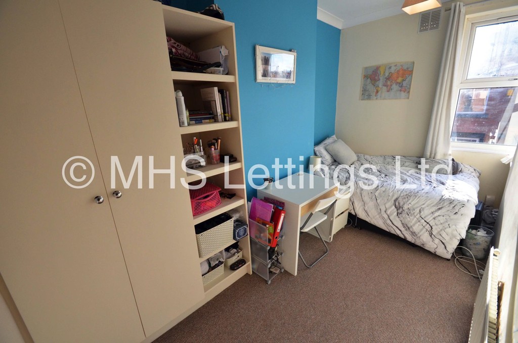 Photo of 4 Bedroom End Terraced House in 12 Harold Walk, Leeds, LS6 1PS