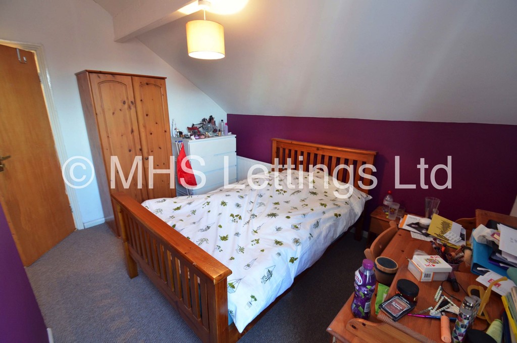 Photo of 4 Bedroom End Terraced House in 12 Harold Walk, Leeds, LS6 1PS