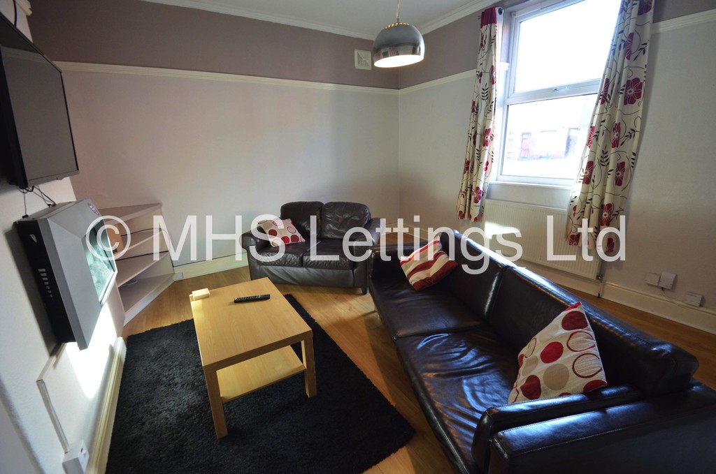 Photo of 4 Bedroom End Terraced House in 19 Harold Mount, Leeds, LS6 1PW