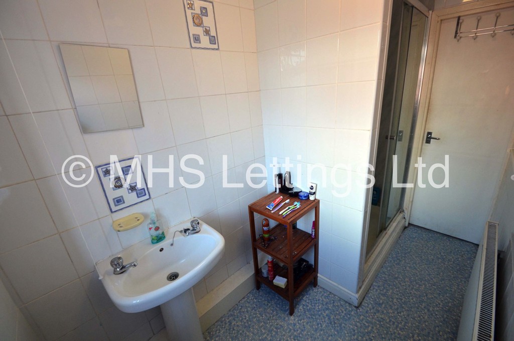 Photo of 4 Bedroom End Terraced House in 19 Harold Mount, Leeds, LS6 1PW