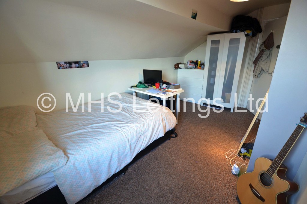 Photo of 4 Bedroom End Terraced House in 19 Harold Mount, Leeds, LS6 1PW