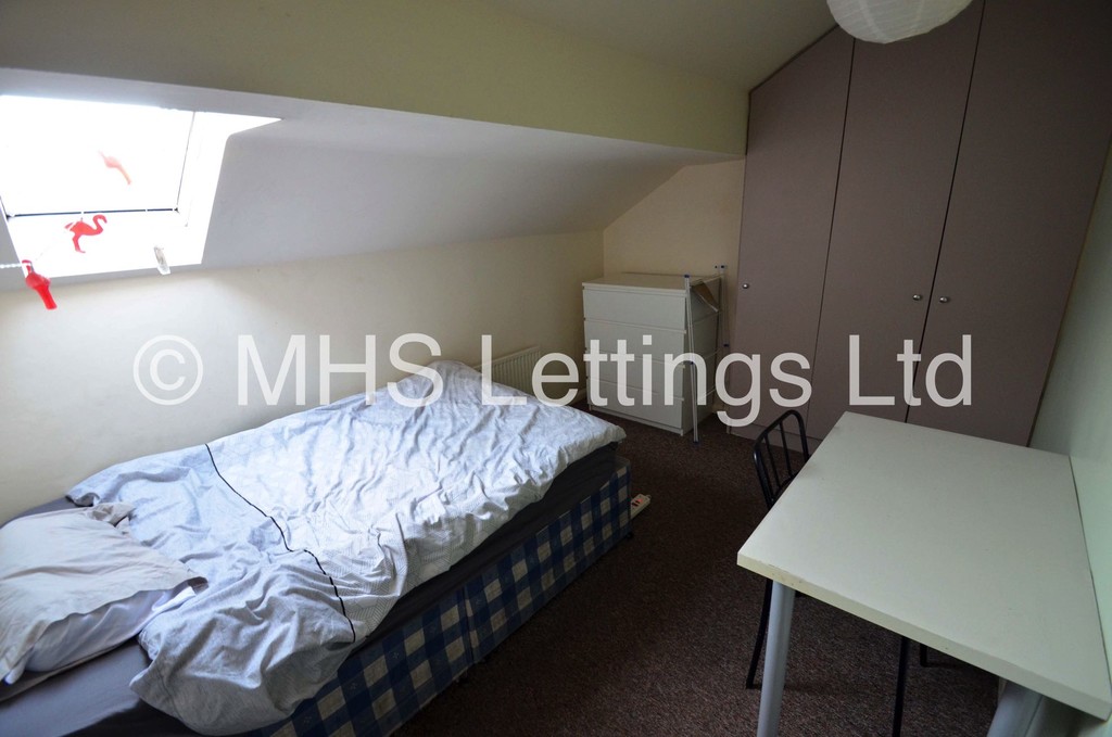 Photo of 4 Bedroom End Terraced House in 19 Harold Mount, Leeds, LS6 1PW