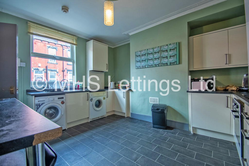 Photo of 4 Bedroom End Terraced House in 19 Harold Mount, Leeds, LS6 1PW