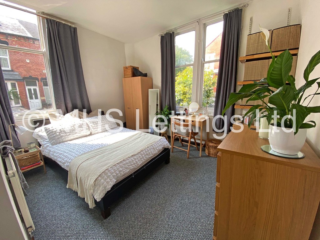 Photo of 2 Bedroom Flat in 3 Brookfield Place, Leeds, LS6 4EH