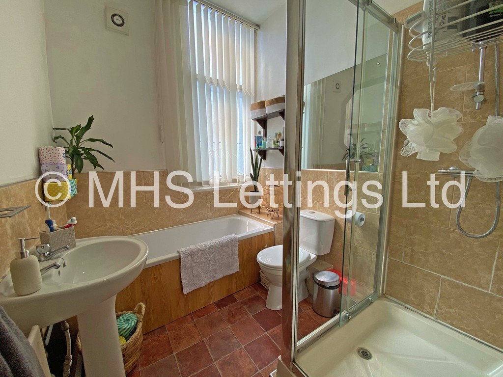 Photo of 2 Bedroom Flat in 3 Brookfield Place, Leeds, LS6 4EH