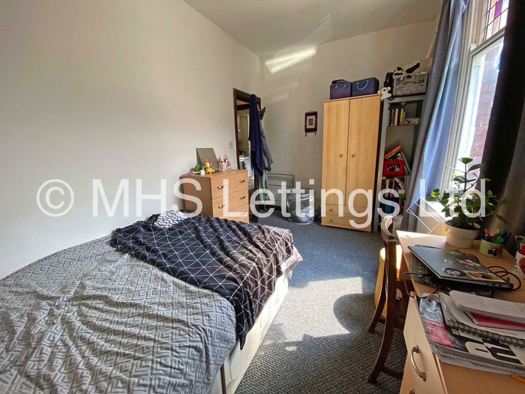 Photo of 2 Bedroom Flat in 3 Brookfield Place, Leeds, LS6 4EH