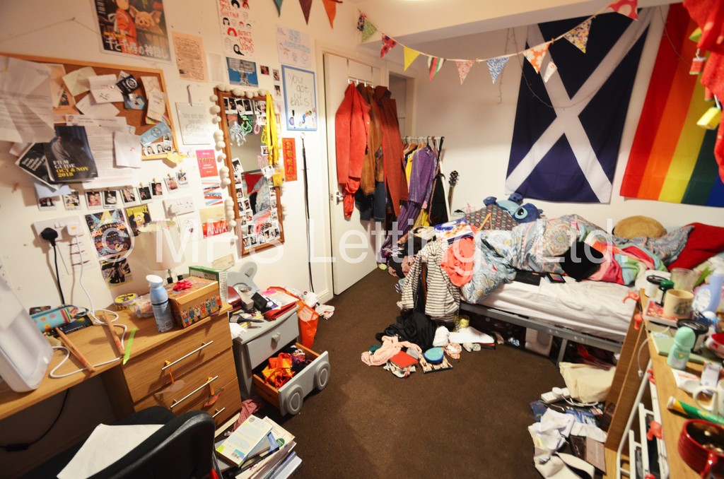 Photo of 2 Bedroom Mid Terraced House in 14 Harold Place, Leeds, LS6 1PQ