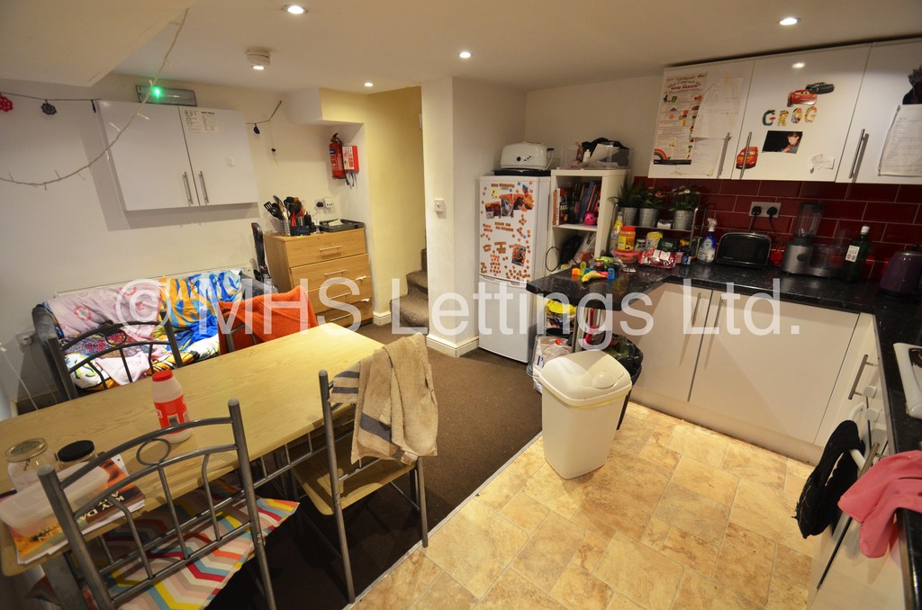Photo of 2 Bedroom Mid Terraced House in 14 Harold Place, Leeds, LS6 1PQ
