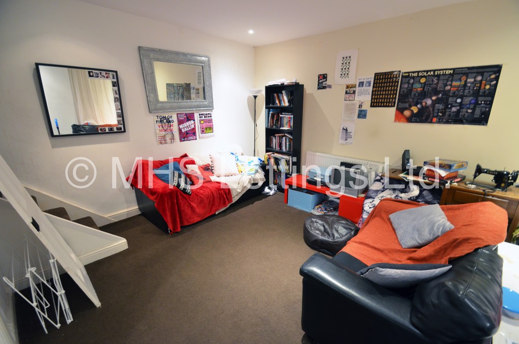 Photo of 2 Bedroom Mid Terraced House in 14 Harold Place, Leeds, LS6 1PQ