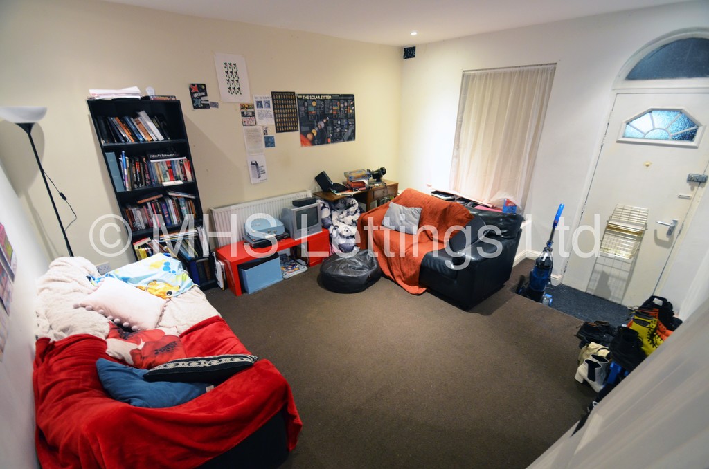 Photo of 2 Bedroom Mid Terraced House in 14 Harold Place, Leeds, LS6 1PQ