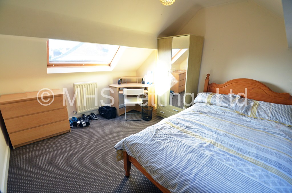 Photo of 4 Bedroom Semi-Detached House in 4 Derwentwater Terrace, Leeds, LS6 3JL