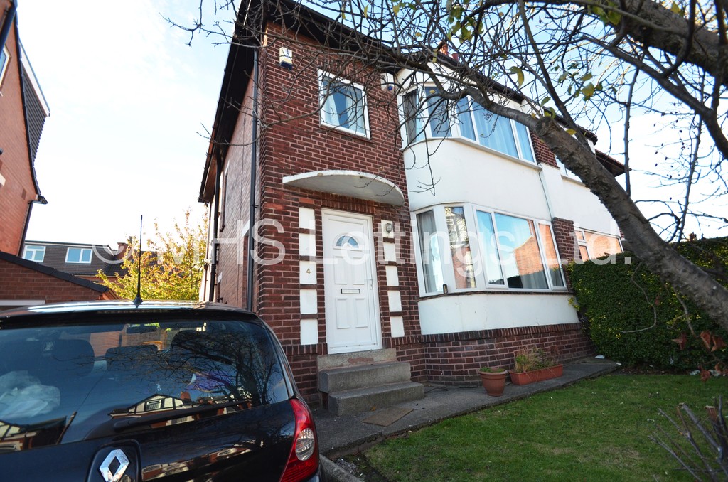 Photo of 4 Bedroom Semi-Detached House in 4 Derwentwater Terrace, Leeds, LS6 3JL