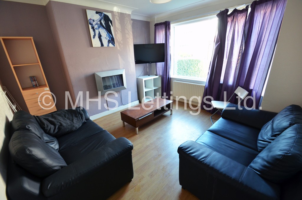 Photo of 4 Bedroom Semi-Detached House in 4 Derwentwater Terrace, Leeds, LS6 3JL
