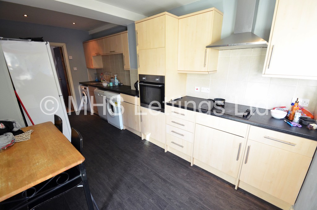 Photo of 4 Bedroom Semi-Detached House in 4 Derwentwater Terrace, Leeds, LS6 3JL