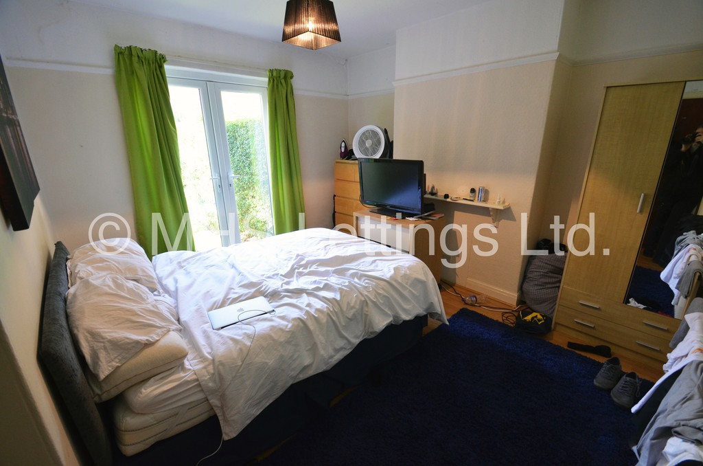 Photo of 4 Bedroom Semi-Detached House in 4 Derwentwater Terrace, Leeds, LS6 3JL