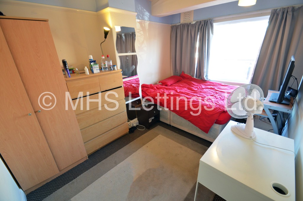 Photo of 4 Bedroom Semi-Detached House in 4 Derwentwater Terrace, Leeds, LS6 3JL