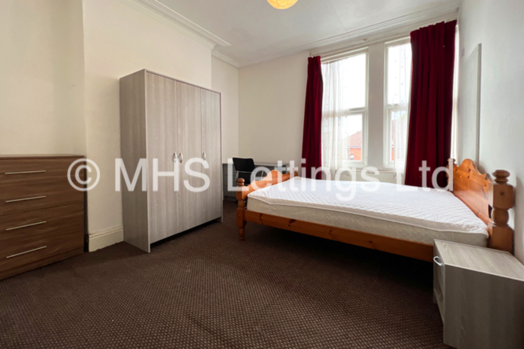 Photo of 6 Bedroom End Terraced House in 19 Raven Road, Leeds, LS6 1DA