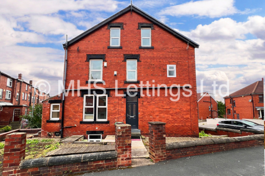 Photo of 6 Bedroom End Terraced House in 19 Raven Road, Leeds, LS6 1DA