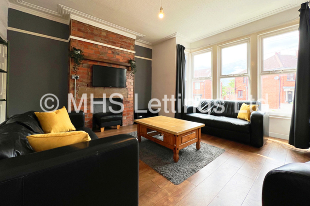 Photo of 6 Bedroom End Terraced House in 19 Raven Road, Leeds, LS6 1DA