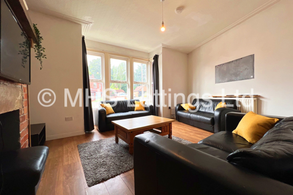 Photo of 6 Bedroom End Terraced House in 19 Raven Road, Leeds, LS6 1DA