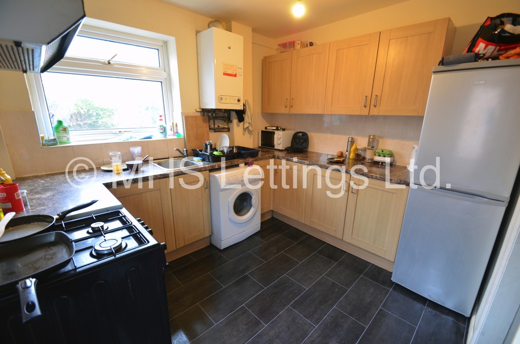Photo of 3 Bedroom Semi-Detached House in 107 Becketts Park Crescent, Leeds, LS6 3PF