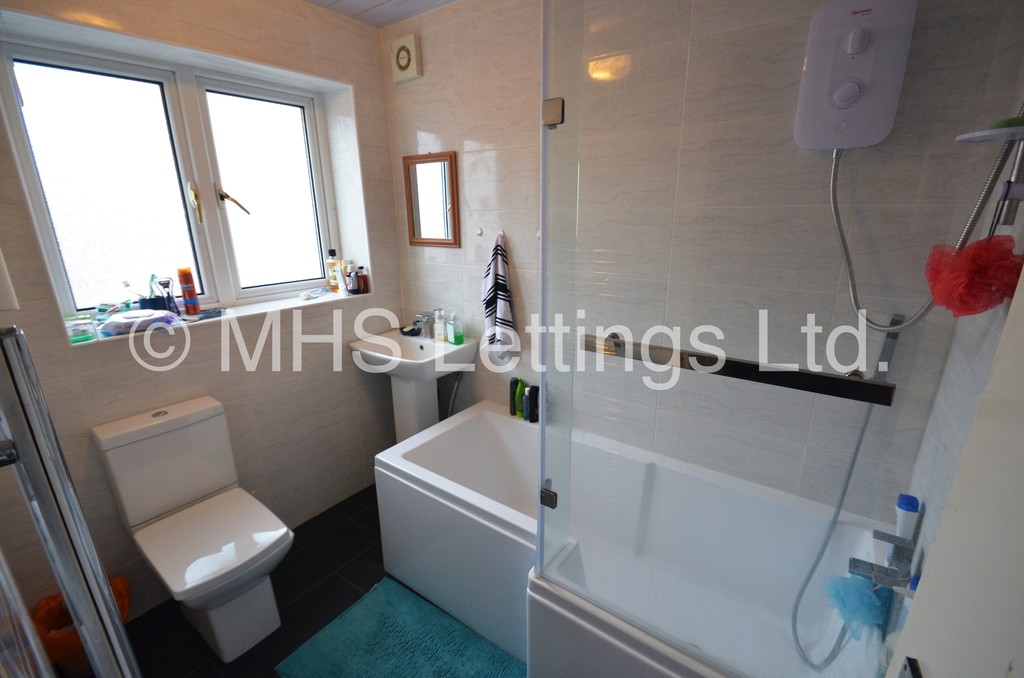 Photo of 3 Bedroom Semi-Detached House in 107 Becketts Park Crescent, Leeds, LS6 3PF