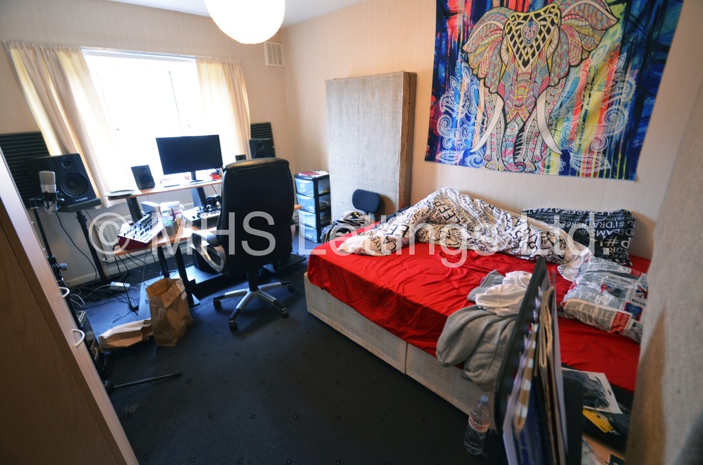 Photo of 3 Bedroom Semi-Detached House in 107 Becketts Park Crescent, Leeds, LS6 3PF