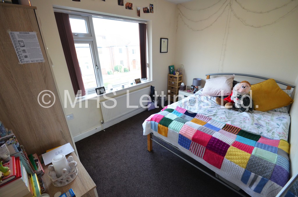 Photo of 3 Bedroom Semi-Detached House in 130 Eden Crescent, Leeds, LS4 2TR